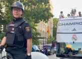 والد كارفخال يقود شرطة مدريد لتأمين الحماية احتفالات قافلة الملكي