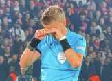 اورساتو يبكي بعد إطلاق صافرة نهاية مباراة سان جيرمان ودورتموند