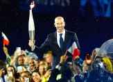 زيدان يسلم نادال الشعلة الأولمبية في افتتاح أولمبياد باريس 2024