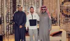 تركي آل الشيخ يستقبل لاعبي البي اس جي بالزهور