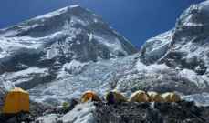 وفاة متسلقة جبال هندية ومرشد نيبالي في إيفرست