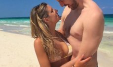 بو غازول يقضي وقته مع زوجته على شاطئ بحر المكسيك
