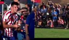مشجع يقتحم مباراة اتلتيكو مدريد لالتقاط صورة سيلفي