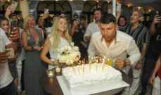 اغويرو يحتفل بذكرى ميلاده مع زوجته والعائلة