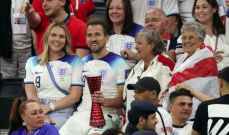 لاعبو المنتخب الإنكليزي يحتفلون مع عائلتهم بعد الفوز