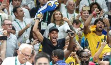 نيمار على مدرجات ريو يشجع منتخب البرازيل للكرة الطائرة