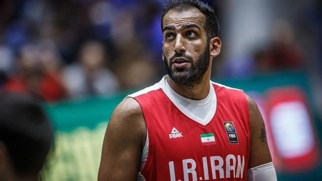 عملاق المنتخب الإيراني في كرة السلة ينتقل إلى الصين