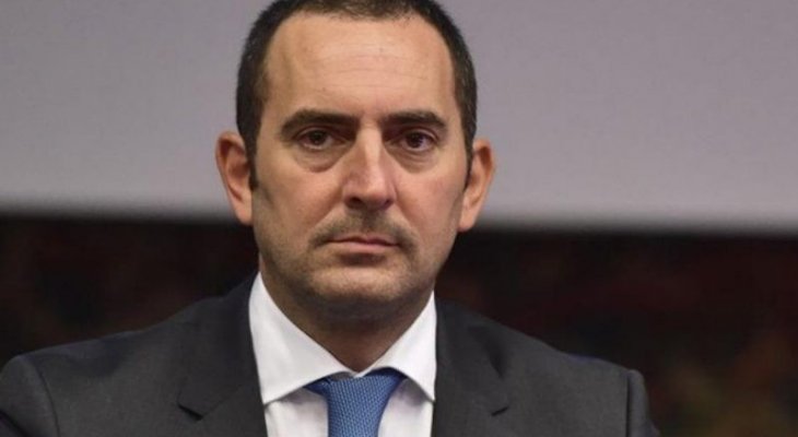 وزير الرياضة الايطالي: رونالدو يظن نفسه أعلى من الآخرين
