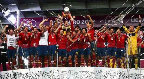 ماذا فعل لاعبو برشلونة، ريال مدريد وتشيلسي اثناء احتفالات لاروخا؟