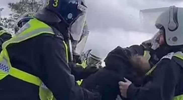 مواجهات عنيفة بين الشرطة والجماهير في ديربي لندن