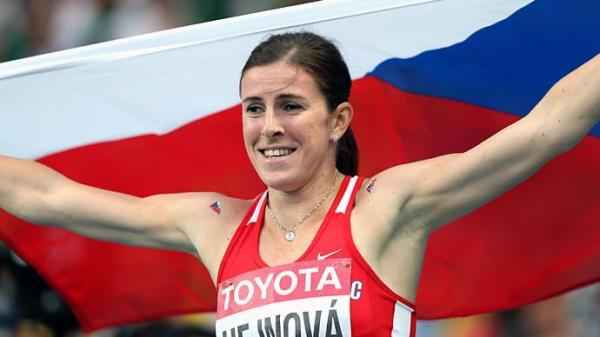 التشيكية هاينوفا تفوز بذهبية 400 متر حواجز