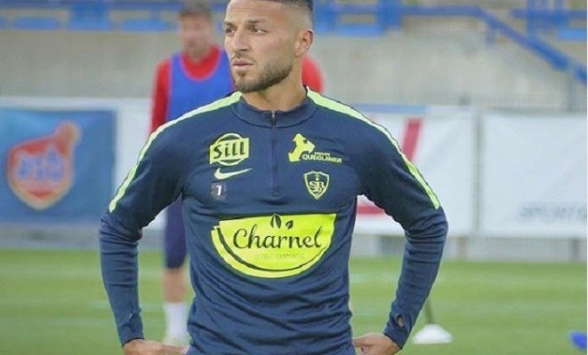 استبعاد لاعب من معسكر المنتخب الجزائري بسبب فيديو غير لائق