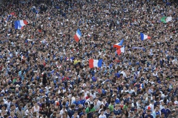 فرنسا تحشد قواتها لتأمين متابعة نهائي كأس العالم من أي "اعتداء ارهابي"