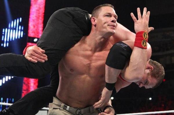 جون سينا يغيب عن حلبات WWE