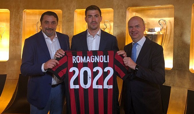 رسمياً: رومانيولي يجدّد عقده مع ميلان