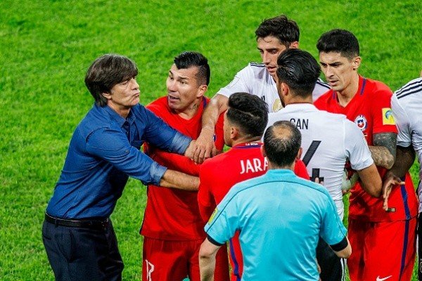 تشيلي لا يستحق ركلة جزاء وقرارات حكم مباراة البرتغال والمكسيك صحيحة