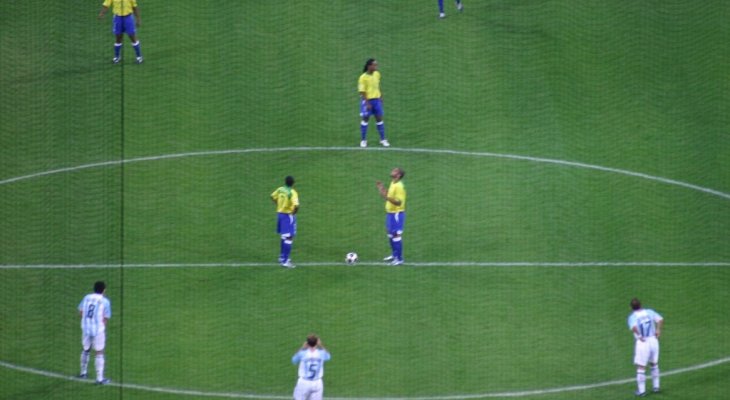 خاص: الارجنتين اضاعت فرصة العودة امام البرازيل وشيفشنكو منع ميلان من الفوز عام 2005  