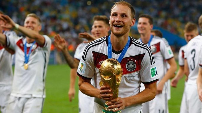 بطل عالم الماني جديد يعتزل كرة القدم