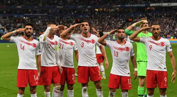 الويفا يفتح تحقيقا بشأن التحية العسكرية من قبل اللاعبين الأتراك