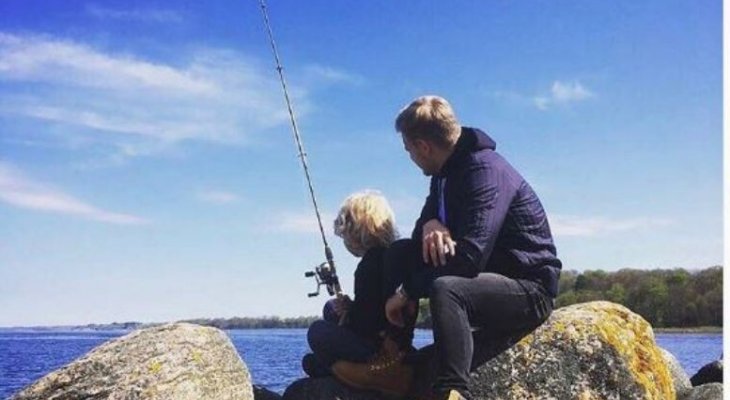 كيفن ماغنسن يصطاد السمك مع شقيقه الصغير