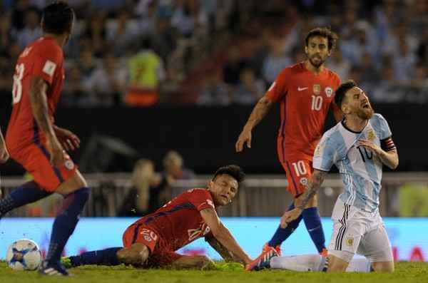 رسمياً - إيقاف ميسي أربعة مباريات بعد شتمه لحكم اللقاء امام تشيلي