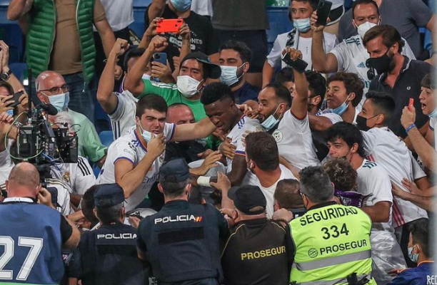 عقوبة وغرامة على مشجع ريال مدريد والسبب فينيسيوس