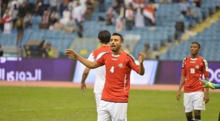 لاعب اليمن يعتذر من الجماهير بعد الخسارة الثقيلة أمام قطر
