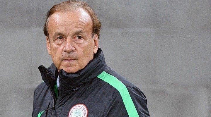 نيجيريا تمدد عقد المدرب رور لمدة عامين