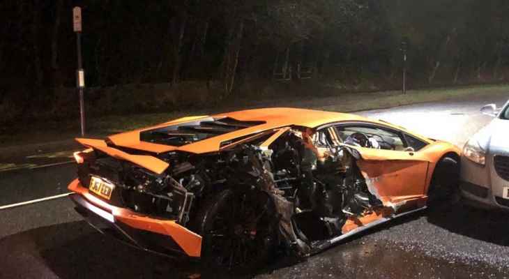 سيارة لاعب شيفيلد تصطدم بسيارات أخرى في حادث مروع