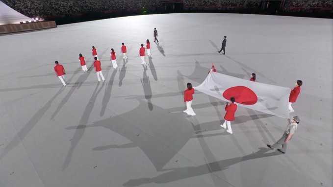 ادخال العلم الياباني إلى حفل افتتاح أولمبياد طوكيو 2020