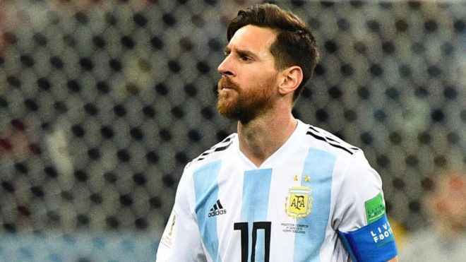 لاعب الأرجنتين السابق: ميسي لن يصل ابدا الى مستوى مارادونا