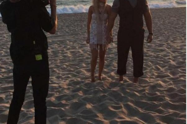 روسيف يتزوج لانا في مراسم على شاطئ  البحر