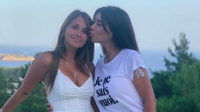 انتونيلا تتضامن مع صديقتها دانييالا من اجل لبنان 