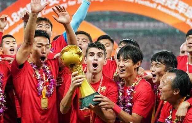 أوسكار سعيد بفوز فريقه ببطولة الصين
