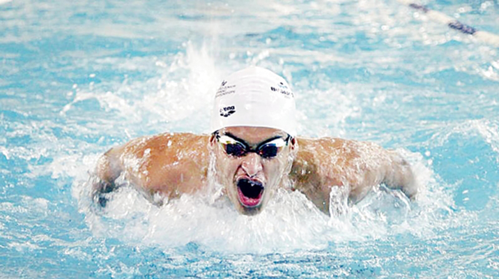 المطروشي يواصل تألقه في البطولة العربية للسباحة