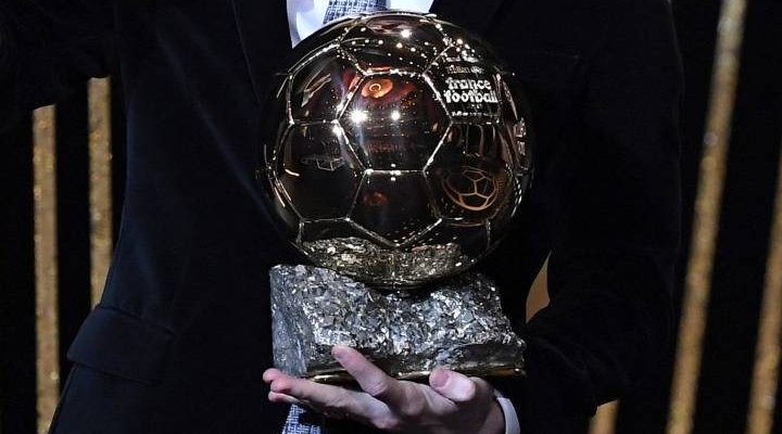 AS: صحافي سريلانكي يحصل على لقب اغرب اختيارات لجائزة الكرة الذهبية