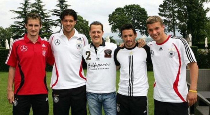 مايكل شوماخر مع أعمدة المنتخب الألماني