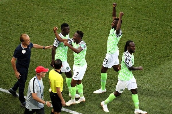 مدرب نيجيريا : استحقينا الفوز على ايسلندا