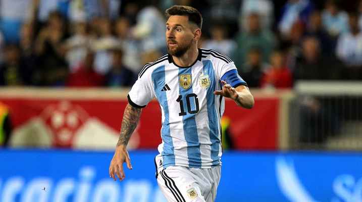 ميسي يقود الأرجنتين لتخطي جامايكا في مباراة ودية