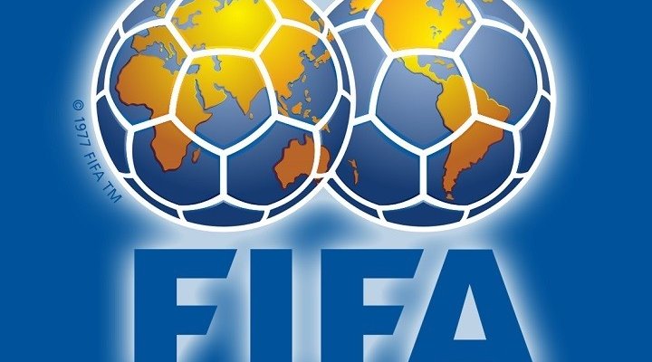 فيفا يقترح تمديد العقود حتى نهاية الموسم بعد الإستئناف وتعديل فترات الإنتقالات 