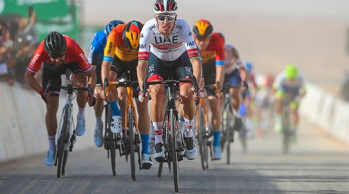 دراج فريق الإمارات بطل المرحلة الأولى من طواف السعودية 2020