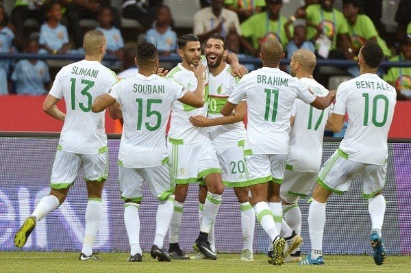 مدرب الجزائر يدافع عن محرز ويتوعد تونس بأقوى أوراقه