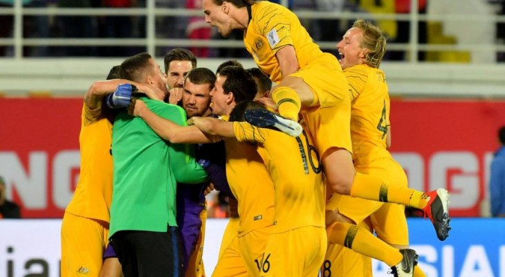 فرحة مجنونة للاعبي استراليا بالتأهل الى ربع نهائي كأس آسيا