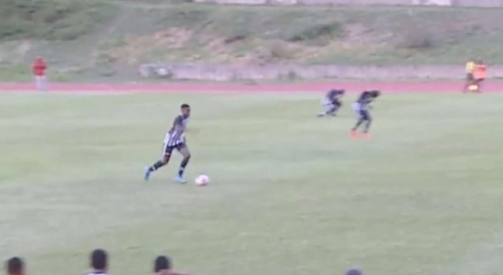 فيديو: صاعقة تؤدي إلى إصابة ثلاثة لاعبين في جامايكا