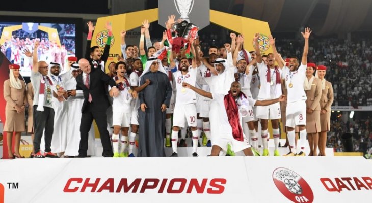 لحظة بكاء المعلق الرياضي يوسف سيف أثناء كتابة اسم قطر على كأس آسيا