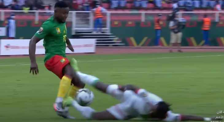 اخطاء وقع فيها الحكم الجزائري في مباراة الكاميرون وبوركينا فاسو