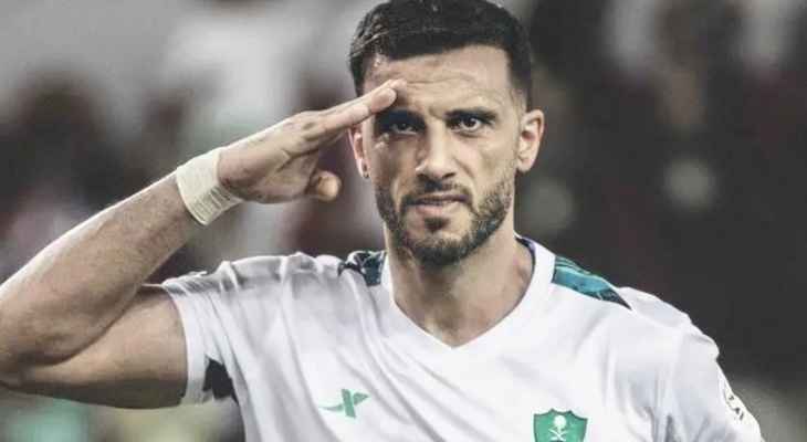 عمر السومة يرتدي قميص الاهلي السعودي مجددا