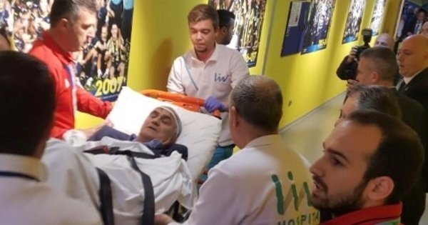 فيديو: لحظة إصابة مدرب بيشكتاش برأسه