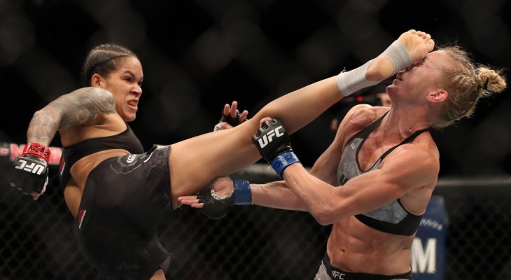 بطلة UFC 239 أماندا نونيس تحتفل بفوزها عبر تويتر