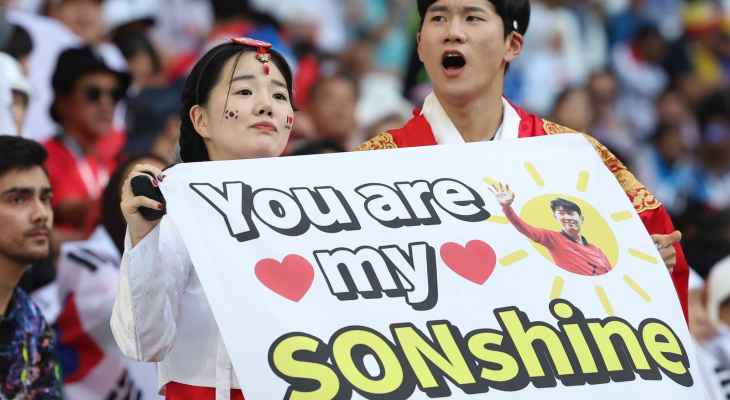 مشجعان كوريان يوجهان رسالة حب الى يونغ مين سون